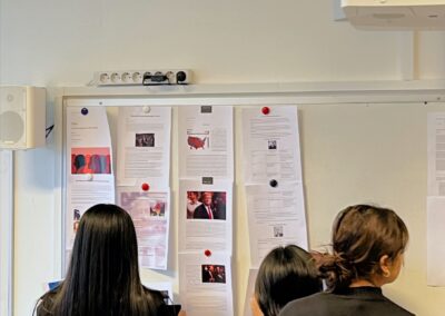 Foto af elever i undervisningen