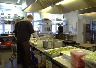 Foto af elever i undervisningen