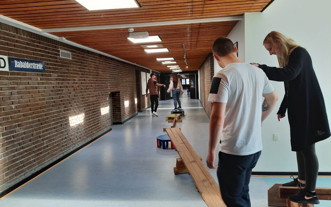 Foto af elever i undervisningen