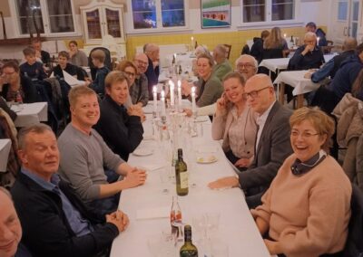 Bestyrelsen til hyggelig middag i café Bataillionen