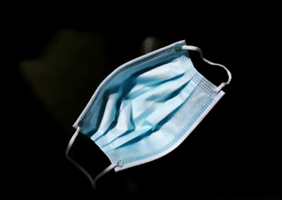 Coronarestriktioner bortfalder – nye opfordringer