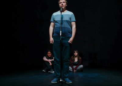 HVAD ER DER GALT MED JER!? – premiere på dramaholdets forestilling på Edison-scenen