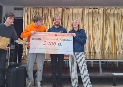 Fede checks til elevrådene for flotte svarprocenter